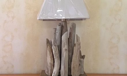 TUTO – Comment fabriquer une lampe en bois flotté