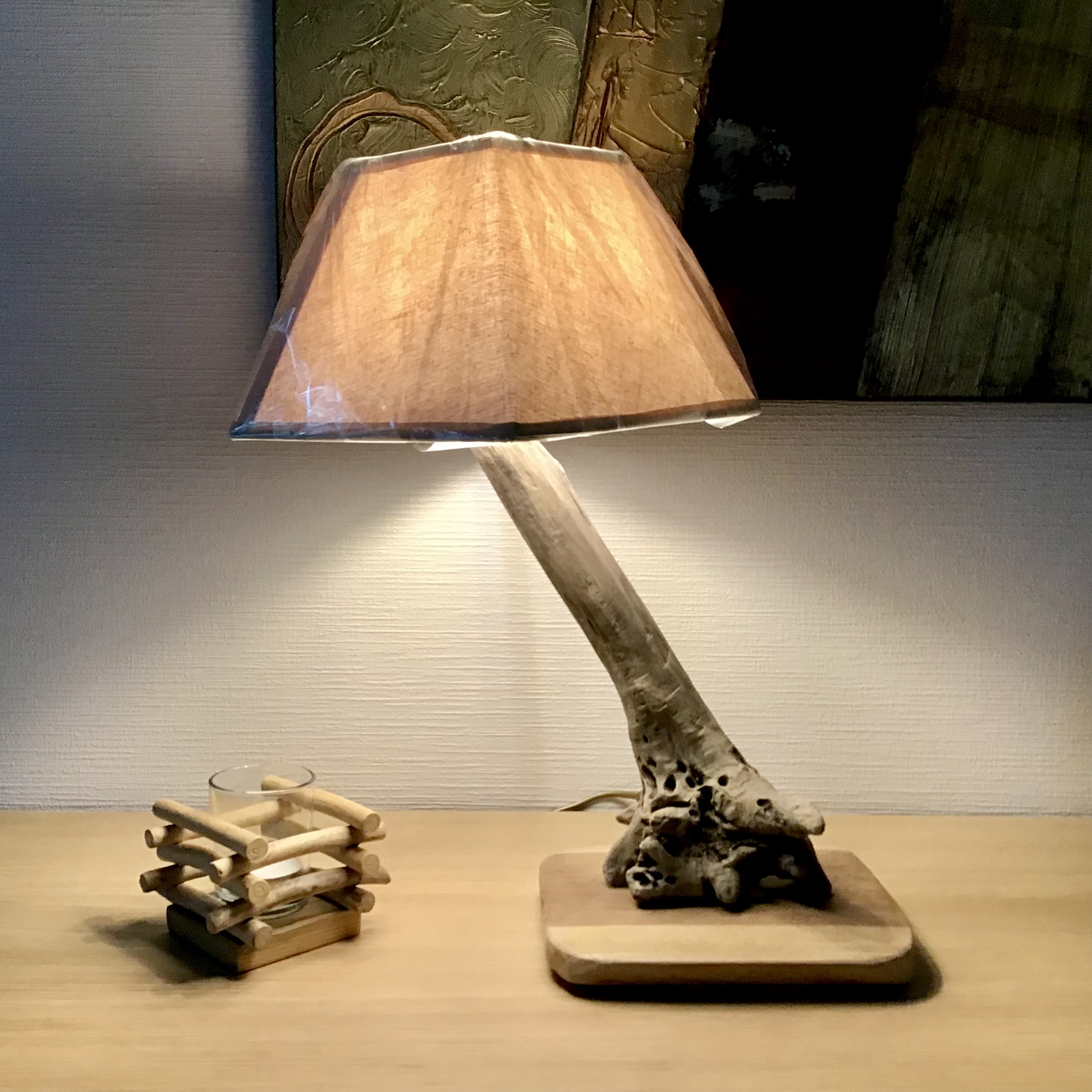 Lampe en bois flotté Lanvélé